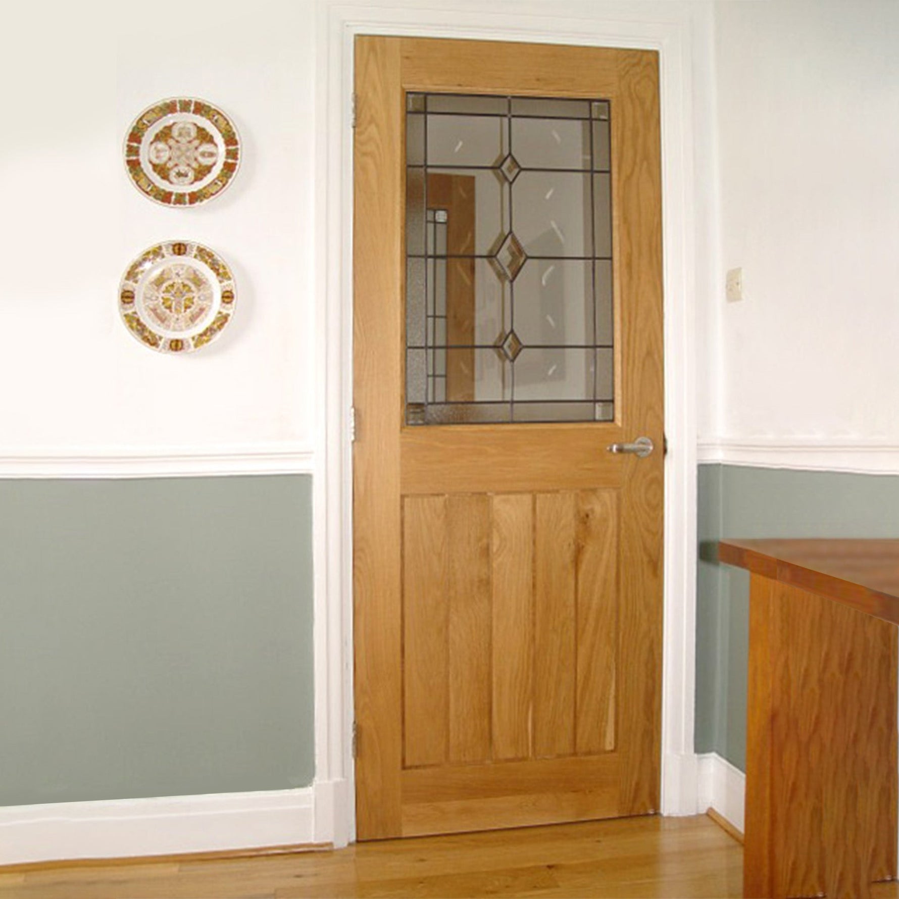 What sets the Mexicano oak door design apart from others?