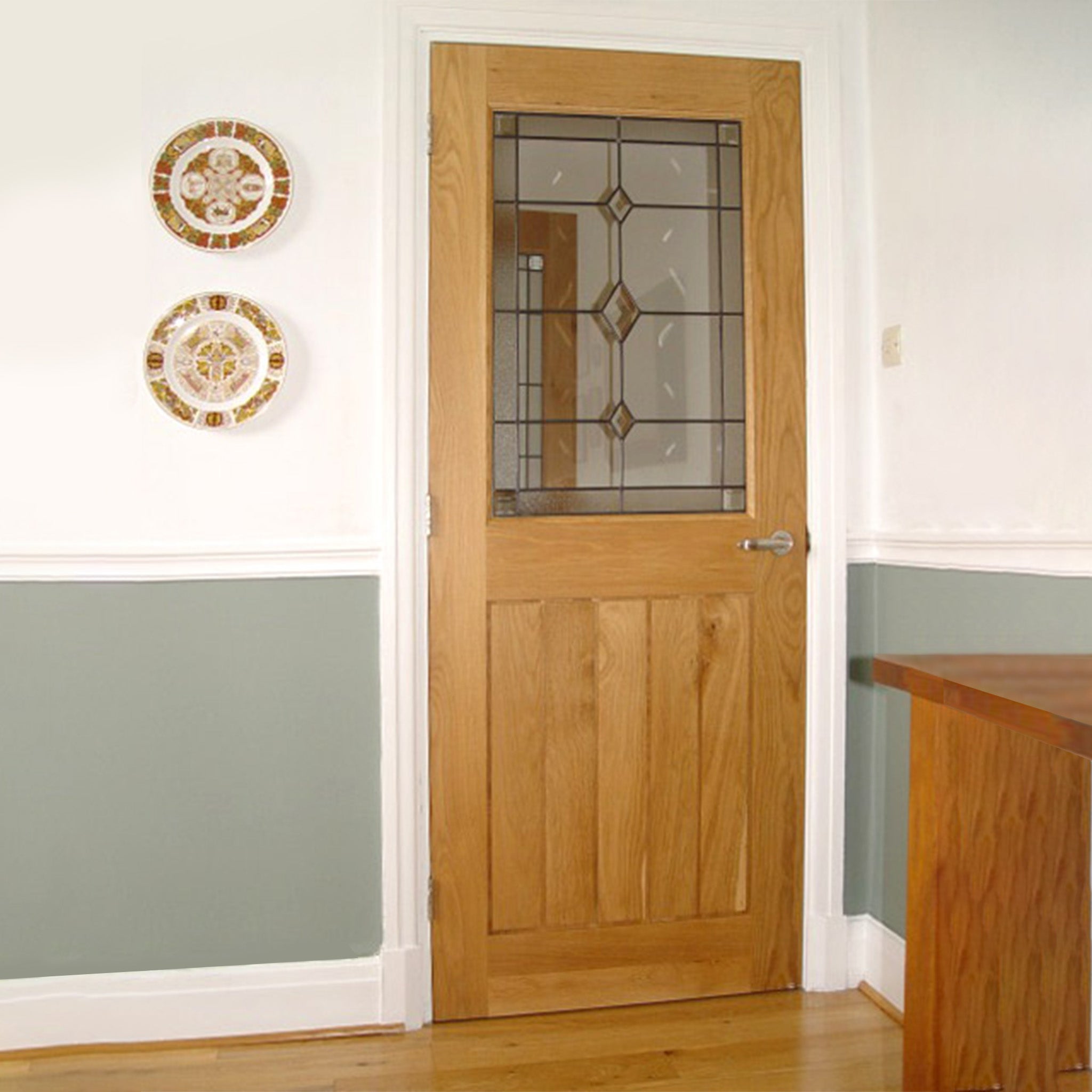 What sets the Mexicano oak door design apart from others?
