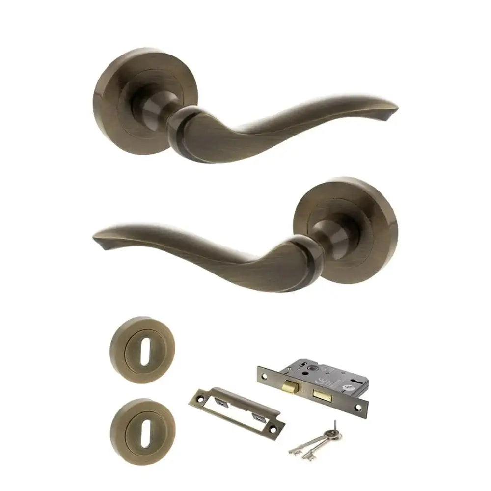 Product Warwick lever on round rose, antique brass finish