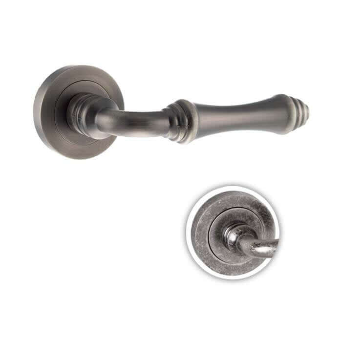 Product Durham lever handle on round rose
