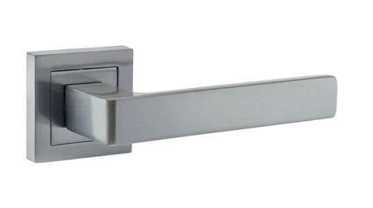 Product Montana lever on square rose door handle detail