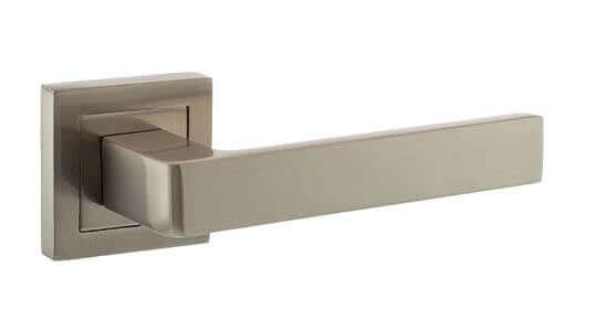 Product Montana lever on square rose door handle detail