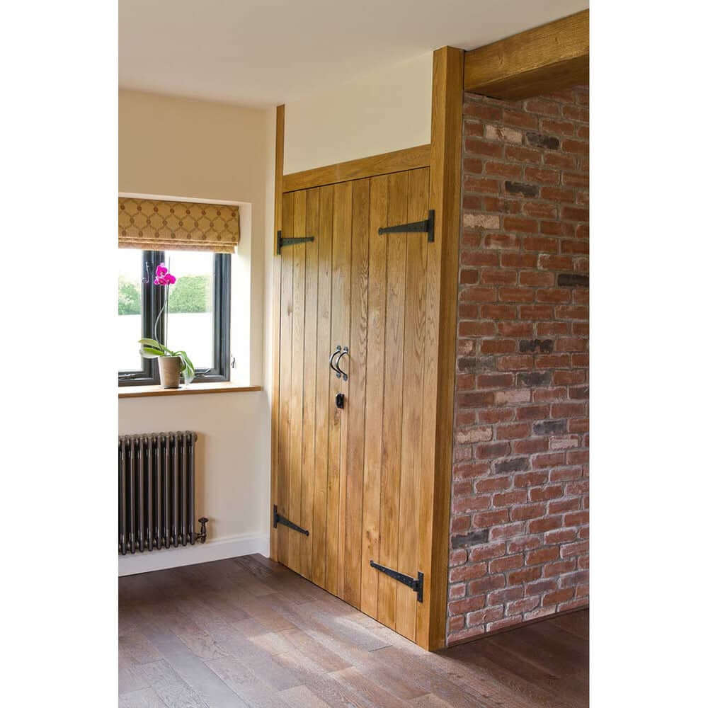 Lifestyle solid oak ledge with optional braces door alternate room view