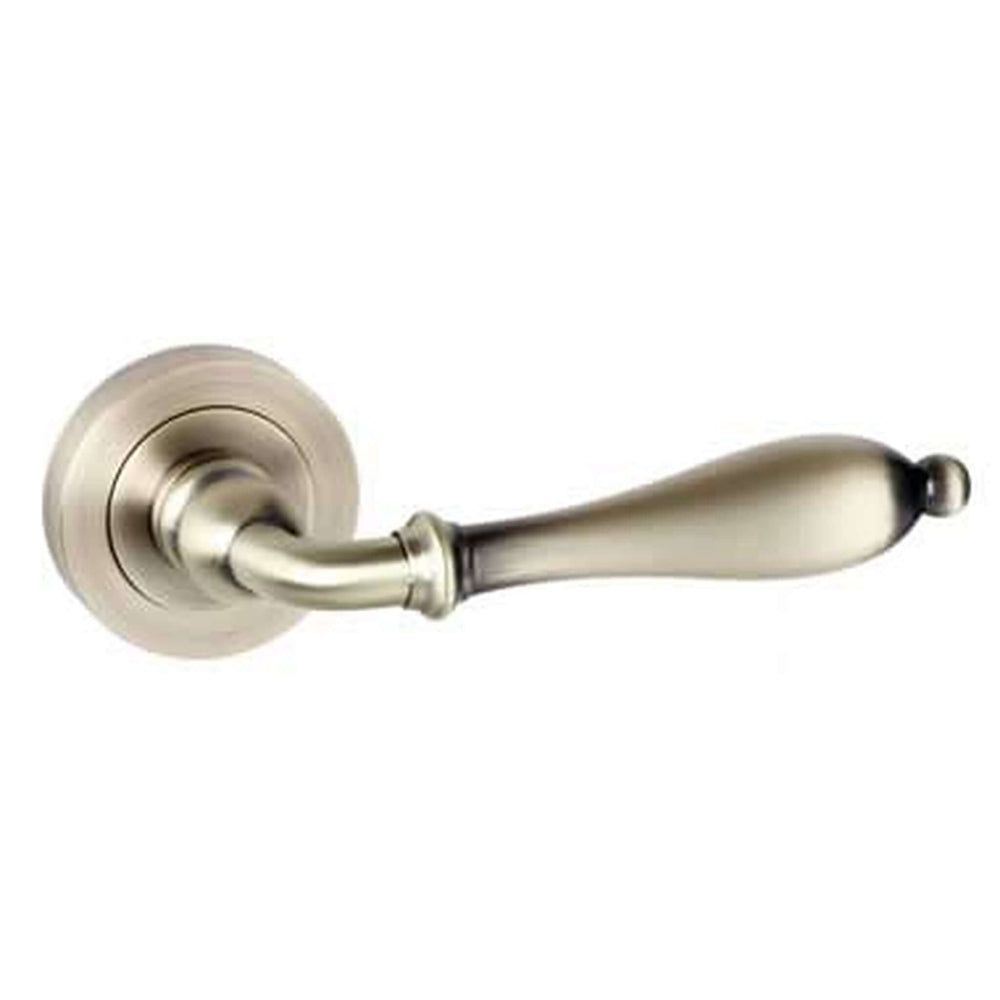 Product Wrexham door handle on round rose